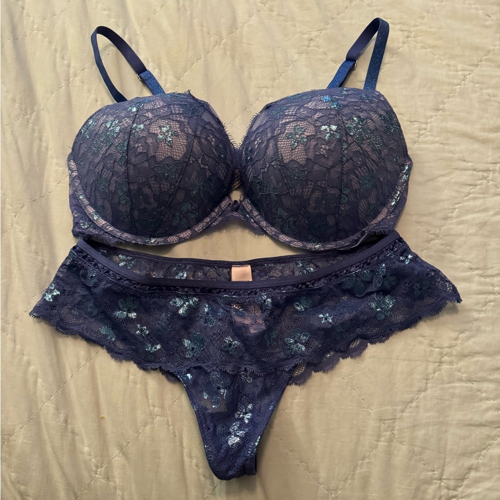 NWOT 🏷️ VS Push Up💜